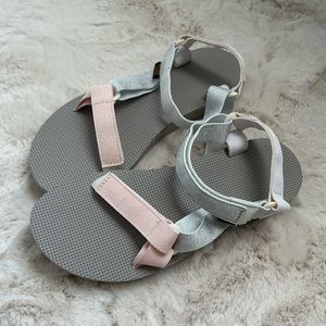 Teva sandals NWOT
